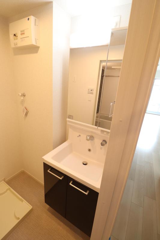 洗面設備　シャワー洗面台付き