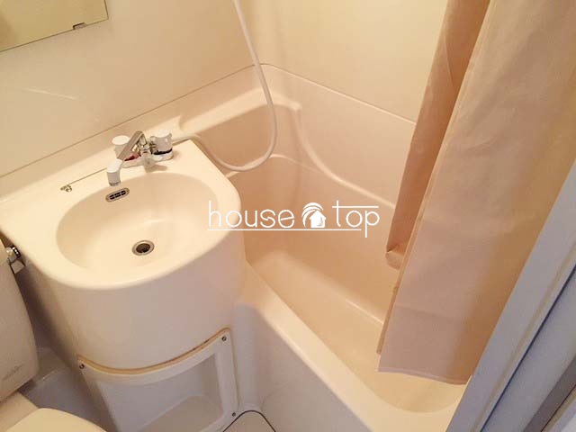 バス・シャワールーム　ゆったりと足を伸ばせる浴槽ですよ♪