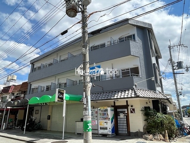 建物外観　外壁塗装済み！室内リノベーション済み！バス・トイレ別ですよ♪