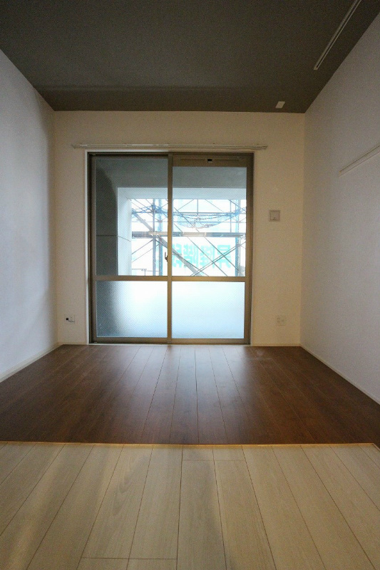 居室・リビング　広々とした洋室