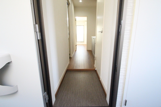 玄関　※他号室の写真です。
