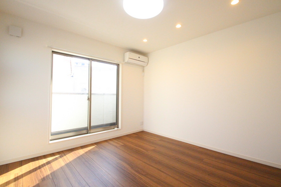 居室・リビング　※他号室の写真です。