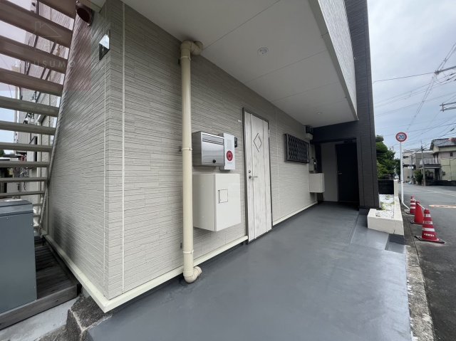 エントランス　落ち着いたエントランスです