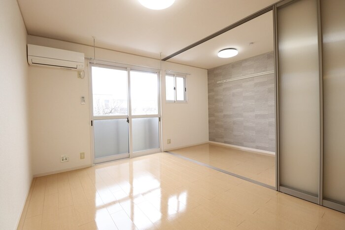 居室・リビング　こちらのリビングで趣味の時間をお楽しみください