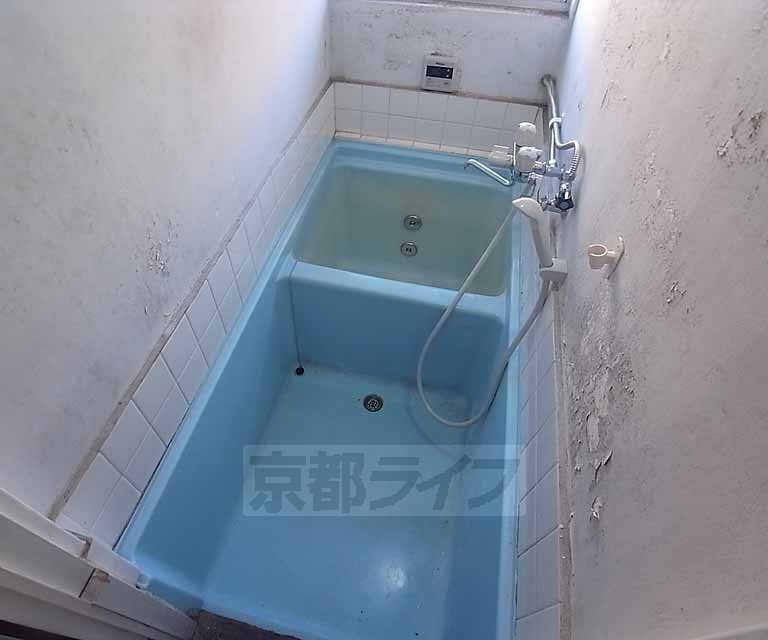 バス・シャワールーム　広めの浴室です。