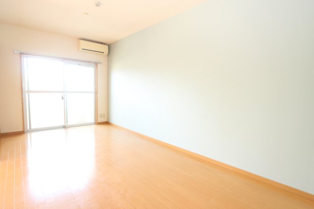 居室・リビング　303号室の写真になりますのでご了承くださいませ