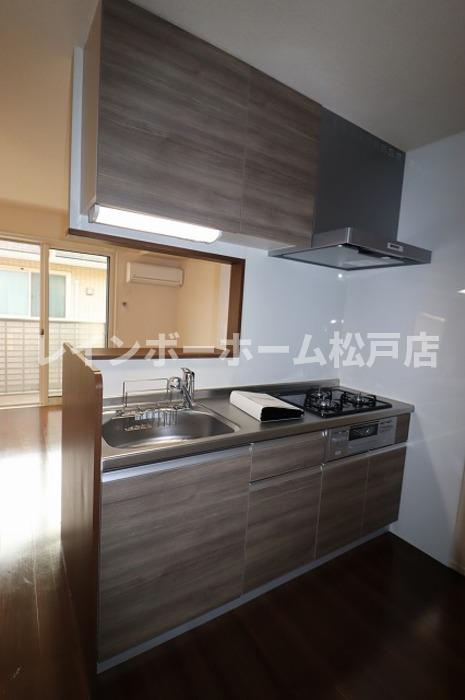 キッチン　コンパクトなキッチンで掃除もラクラク