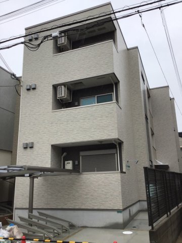 建物外観　オートロック、防犯カメラ、宅配ボックス完備☆