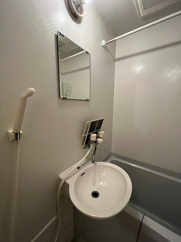 洗面設備　脱衣スペースもあります