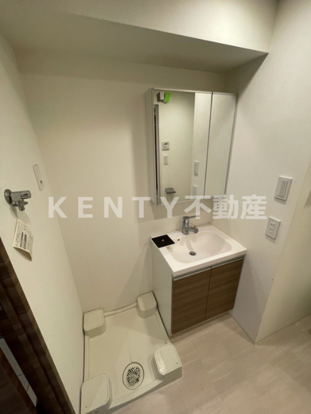 洗面設備　明るい洗面所です