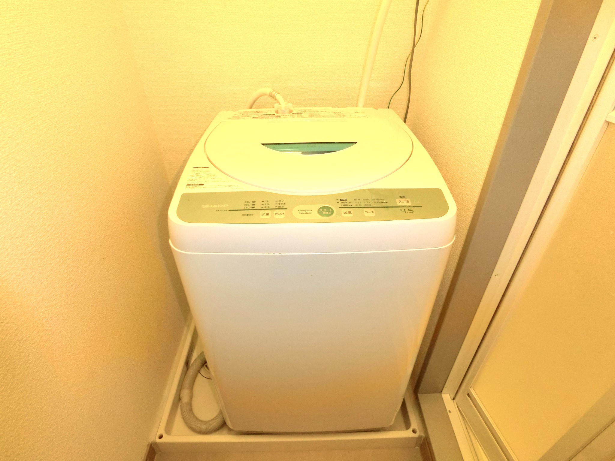 洗面設備　室内に全自動洗濯機を完備です☆