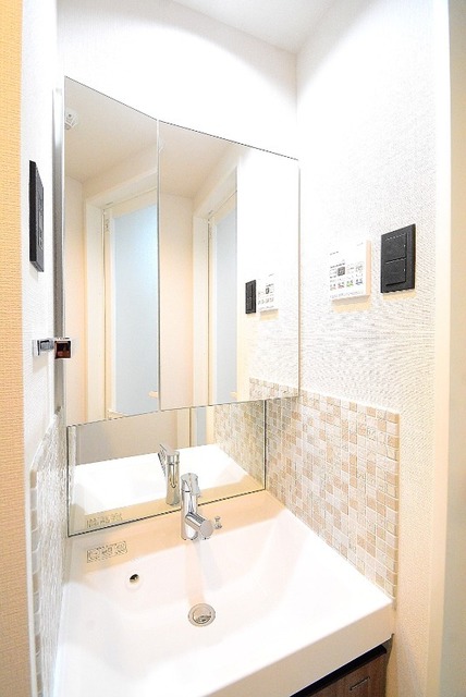 洗面設備　カラー・タイプ異なる場合あります。