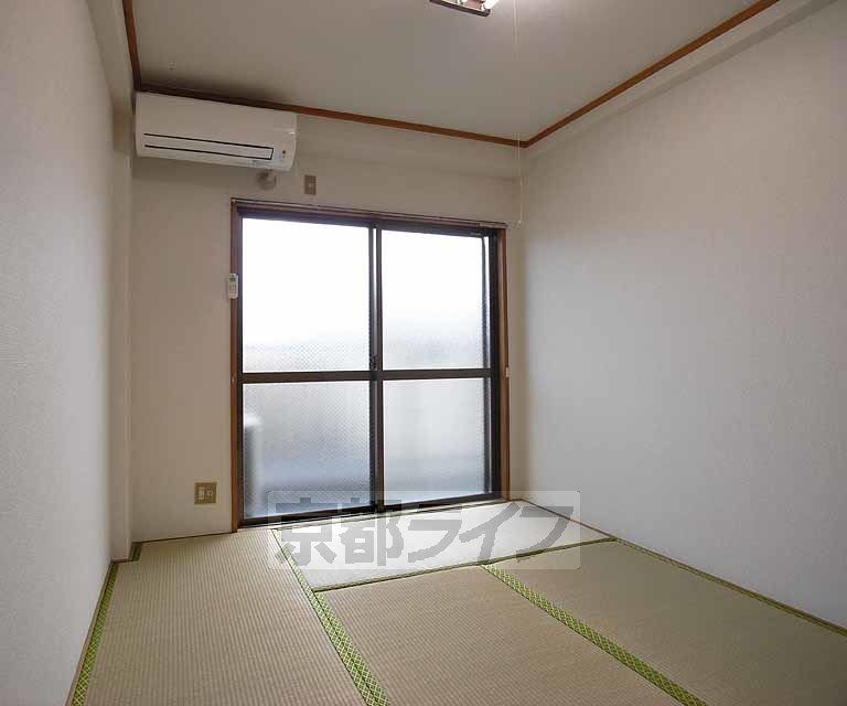 居室・リビング　畳のお部屋です。