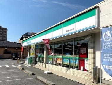 コンビニ　ファミリーマート長浜豊公園前店（コンビニ）まで610m