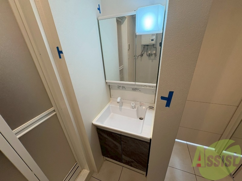 洗面設備　大きくて使いやすそうな独立洗面台になっています。