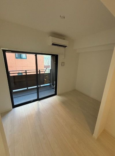 居室・リビング　広々洋室でゆっくりお過ごしいただけます