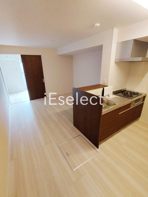 居室・リビング　白を基調とした清潔感のあるお部屋です。