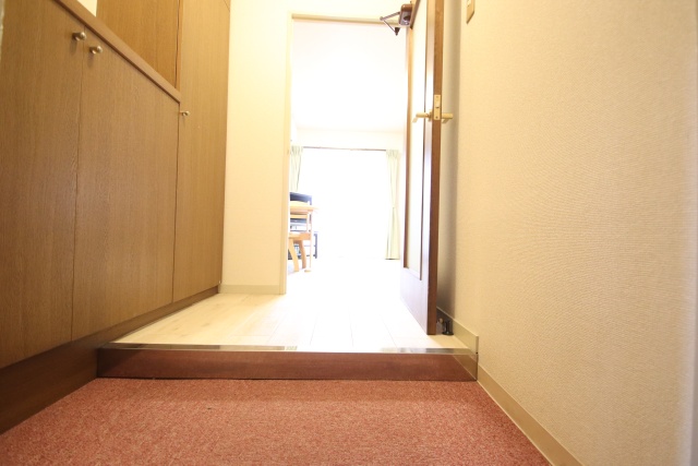 玄関　※別号室の参考写真、現況優先※