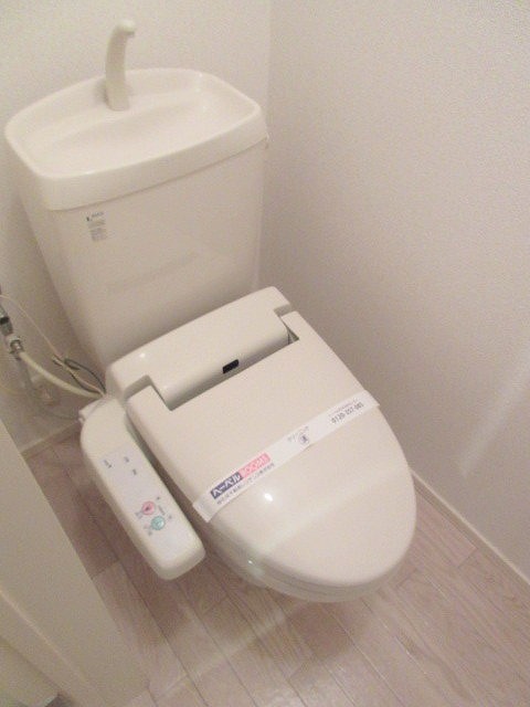 トイレ　温水洗浄便座