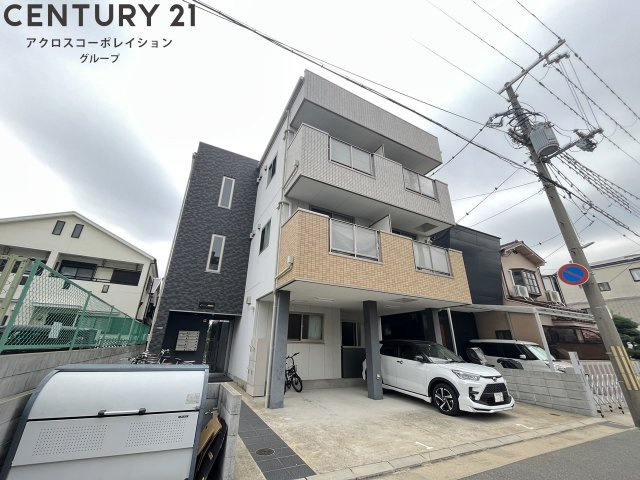 建物外観　オートロックで外部の人間が簡単に出入りできないため安心です。