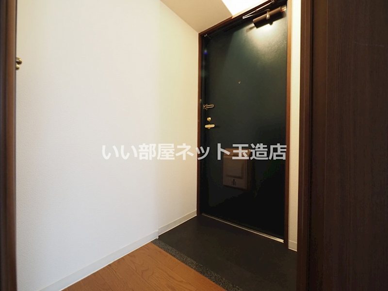 プレサンス難波WESTの玄関写真