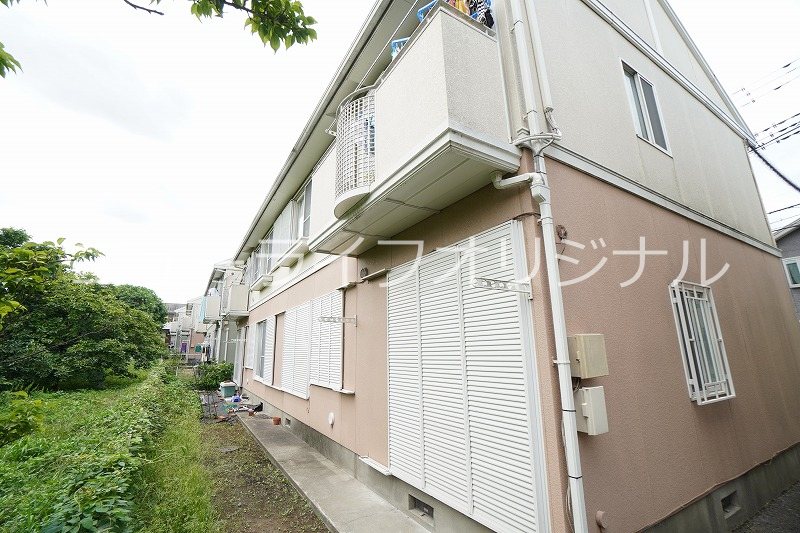 建物外観　ツートンカラーが特徴の外観です。