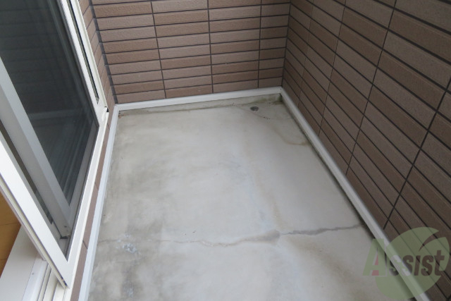 バルコニー　バルコニーは幅もしっかりあって洗濯物がはかどりそうですね。