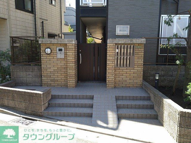 エントランス　オートロックゲート付き