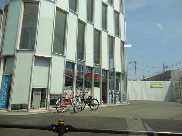 コンビニ　ローソン京王布田駅前店（コンビニ）まで197m