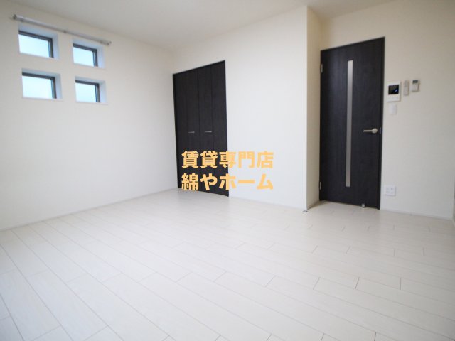 その他部屋・スペース　広くて明るい寝室