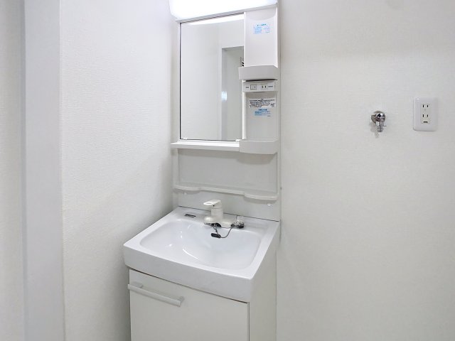 洗面設備　掲載写真は同型モデルを掲載しており実際のお部屋と仕様等が異な