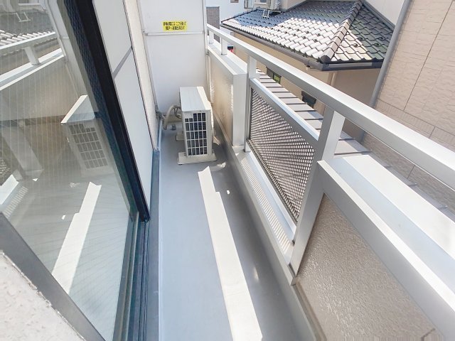 バルコニー　掲載写真は同型モデルを掲載しており実際のお部屋と仕様等が異な