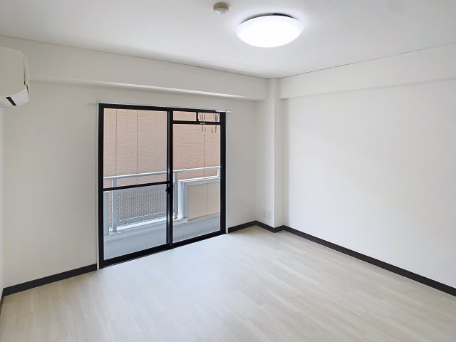 居室・リビング　掲載写真は同型モデルを掲載しており実際のお部屋と仕様等が異な