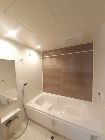 バス・シャワールーム　落ち着いた空間のお風呂です
