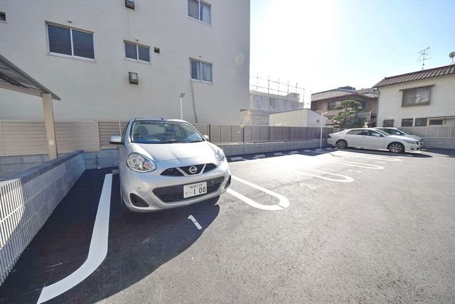 駐車場　広々とした敷地内駐車場あり