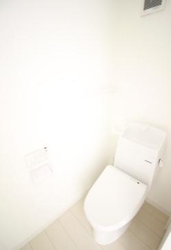 トイレ　※同仕様参考写真