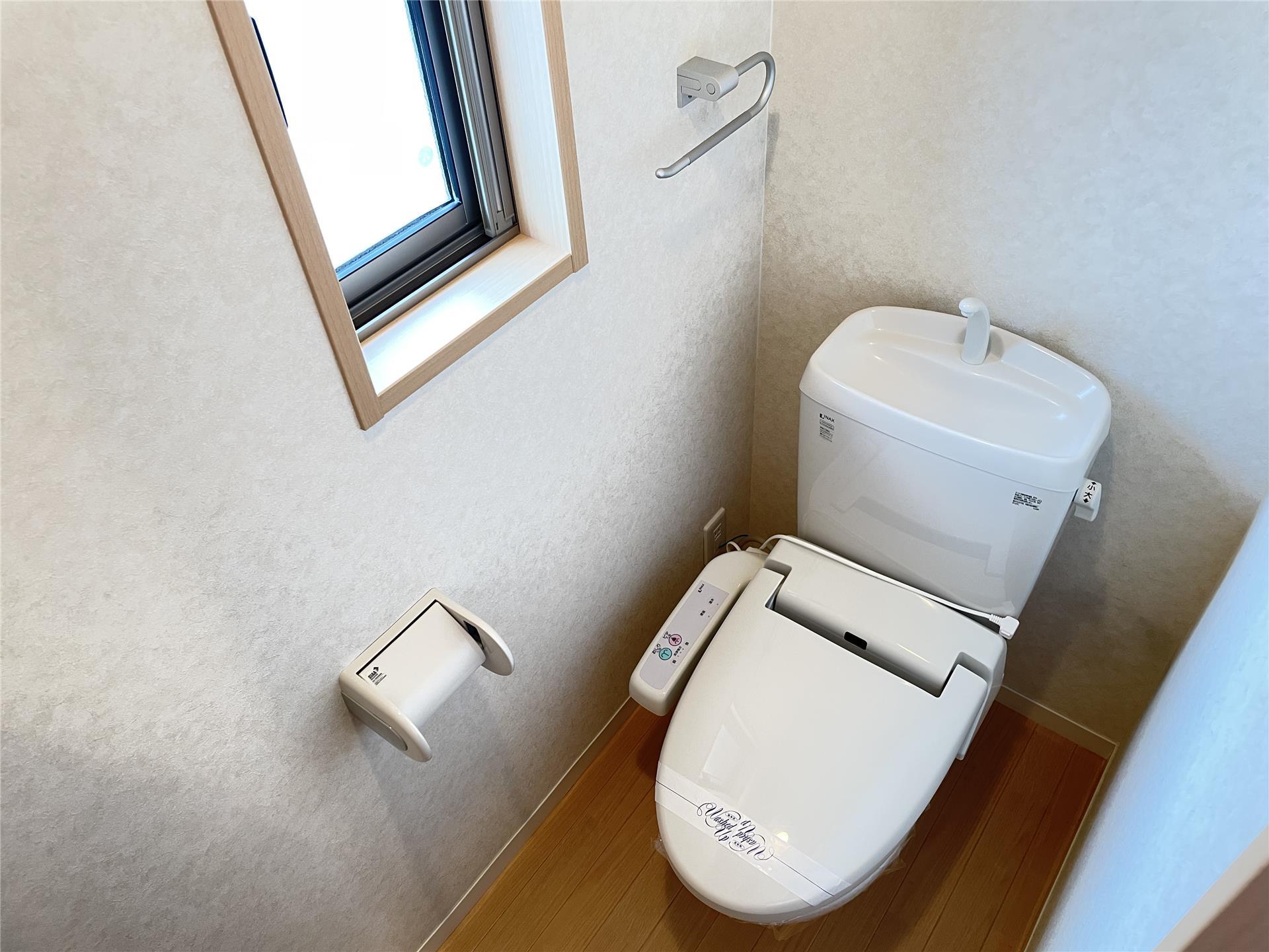 トイレ　温水洗浄便座付き♪