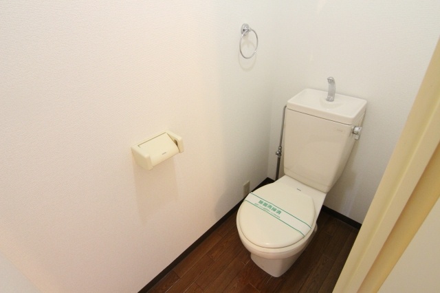 トイレ　他のお部屋の参考写真となります。