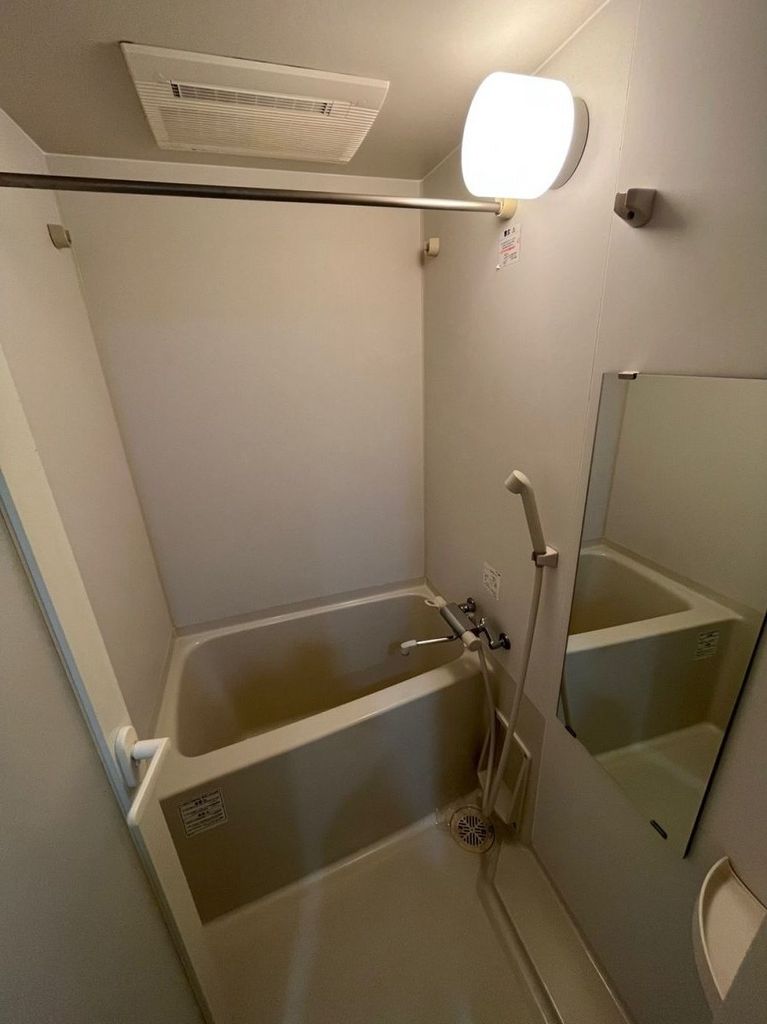 バス・シャワールーム　※同タイプの別のお部屋です。