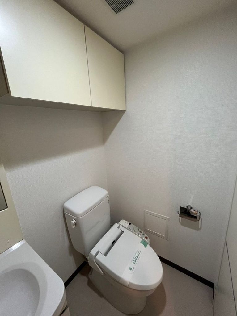 トイレ　※同タイプの別のお部屋です。