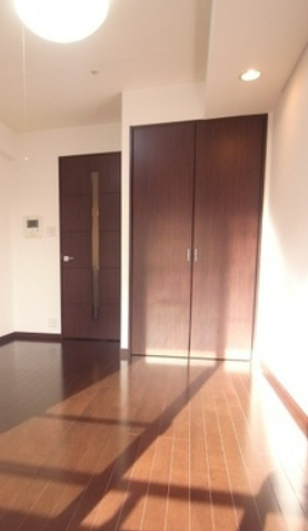 収納　写真は同建物の反転タイプのものを利用しております。