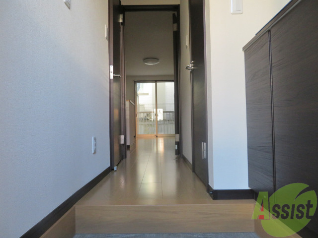 玄関　玄関の外から部屋の中を撮影してみましたー。