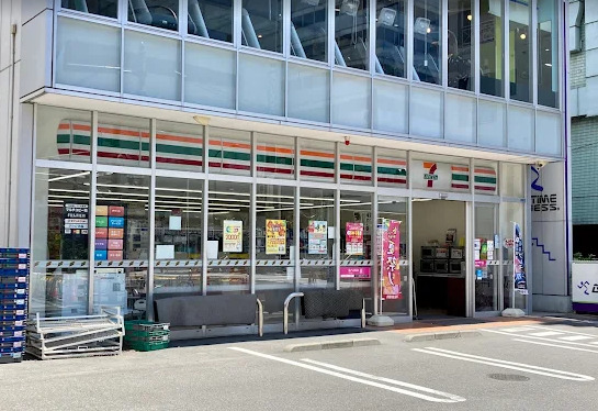 コンビニ　セブン-イレブン 泉岳寺駅前店（コンビニ）まで256m