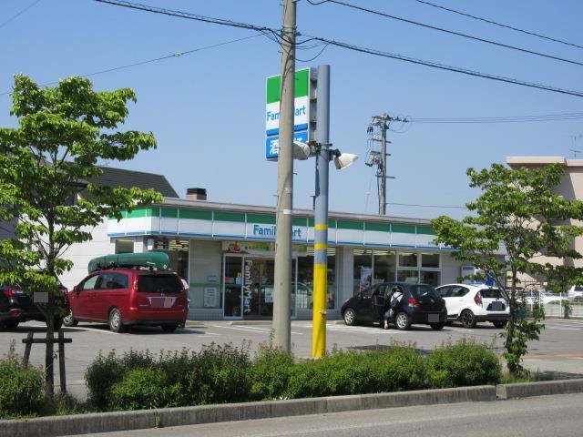 コンビニ　ファミリーマート金沢野田店（コンビニ）まで334m
