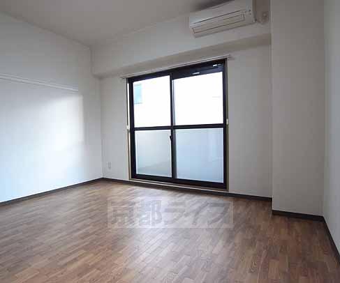 居室・リビング　広々とした部屋です。