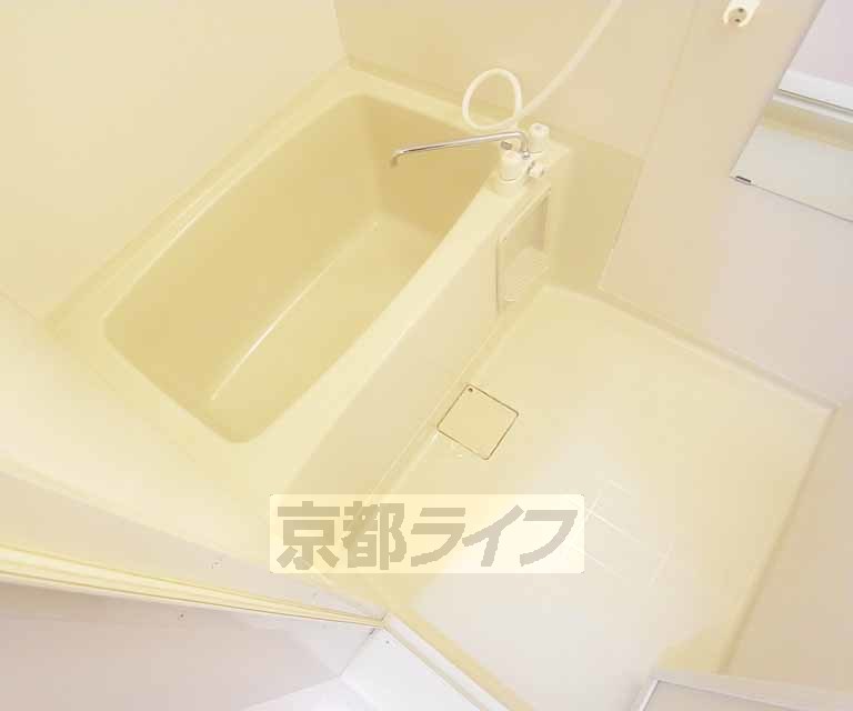 バス・シャワールーム　清潔感のあるお風呂です