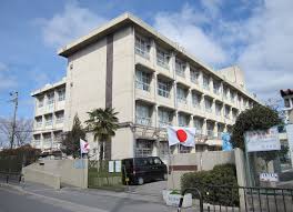 小学校　摂津市立鳥飼東小学校（小学校）まで446m