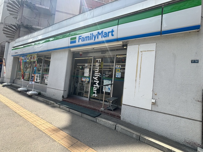 コンビニ　ファミリーマート（コンビニ）まで650m