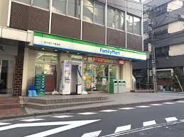 コンビニ　ファミリーマート代々木二丁目北店（コンビニ）まで121m