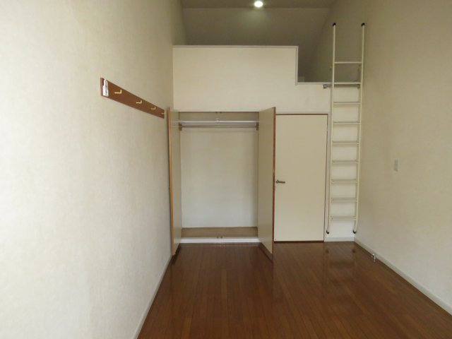 収納　出窓のあるタイプになります